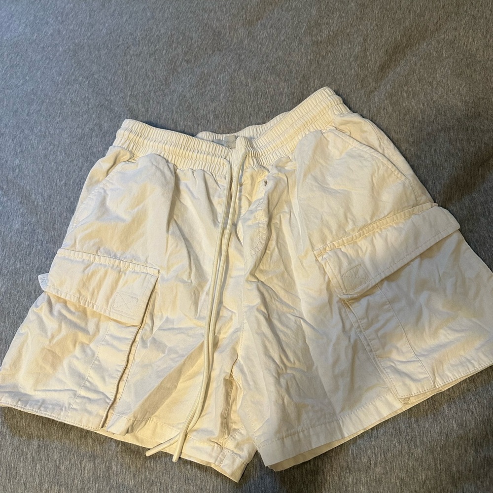 White Cargo Shorts with Relaxed Fit and Elastic Waistband